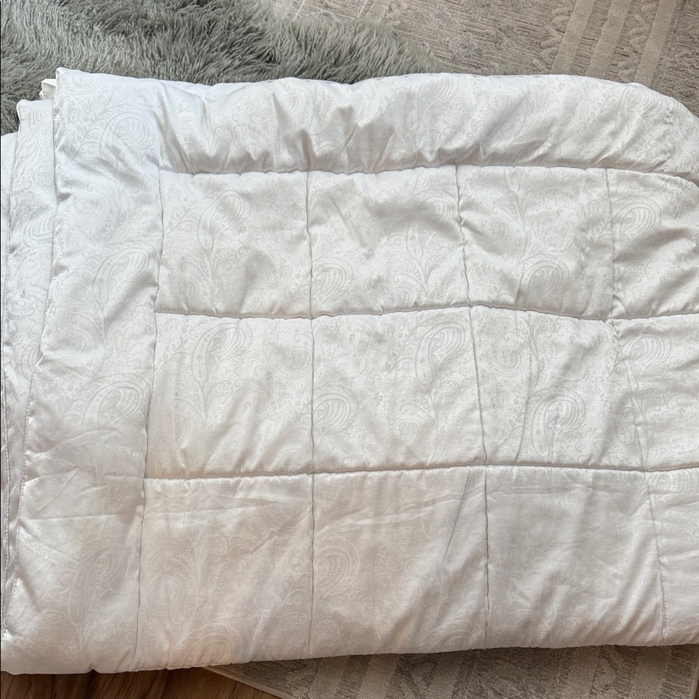 Kirklands White Paisley Comforter